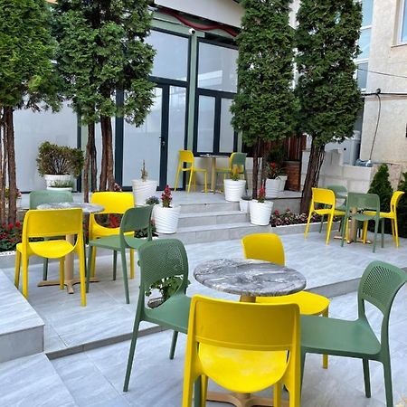Hostel Dera Приштина Экстерьер фото